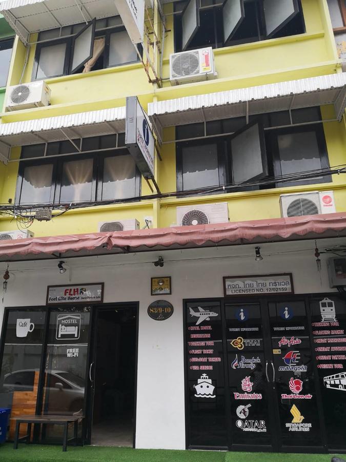 Feel Like Home Dormitory & Cafe Bangkok Esterno foto