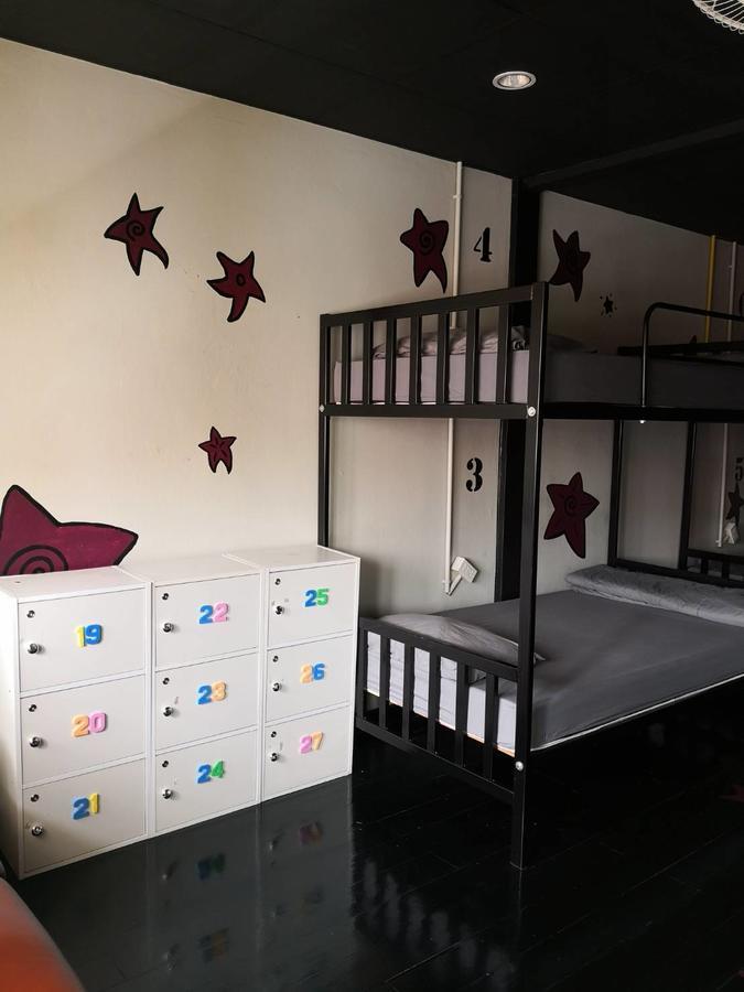 Feel Like Home Dormitory & Cafe Bangkok Esterno foto