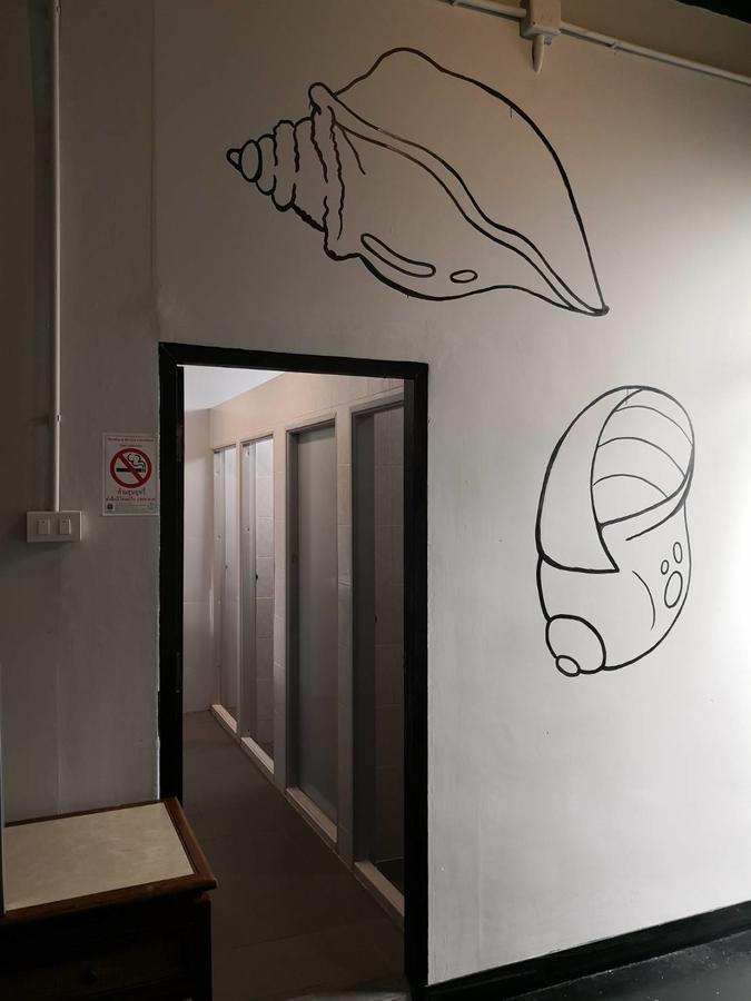 Feel Like Home Dormitory & Cafe Bangkok Esterno foto