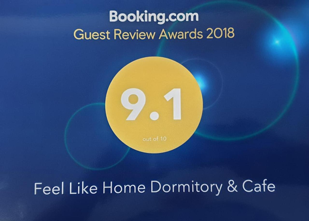 Feel Like Home Dormitory & Cafe Bangkok Esterno foto