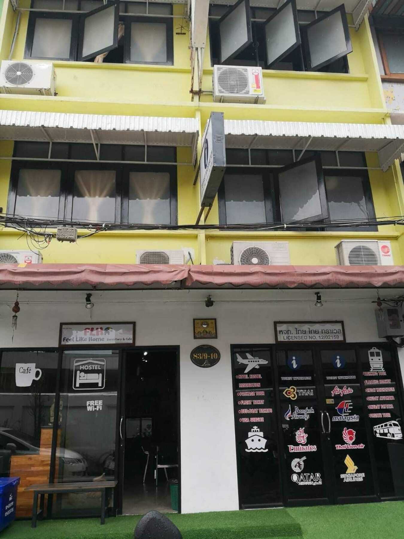 Feel Like Home Dormitory & Cafe Bangkok Esterno foto